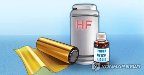 일본이 한국을 상대로 수출규제를 시작한 3개 품목 폴리이미드·포토리지스트·에칭가스 이미지. <연합뉴스>